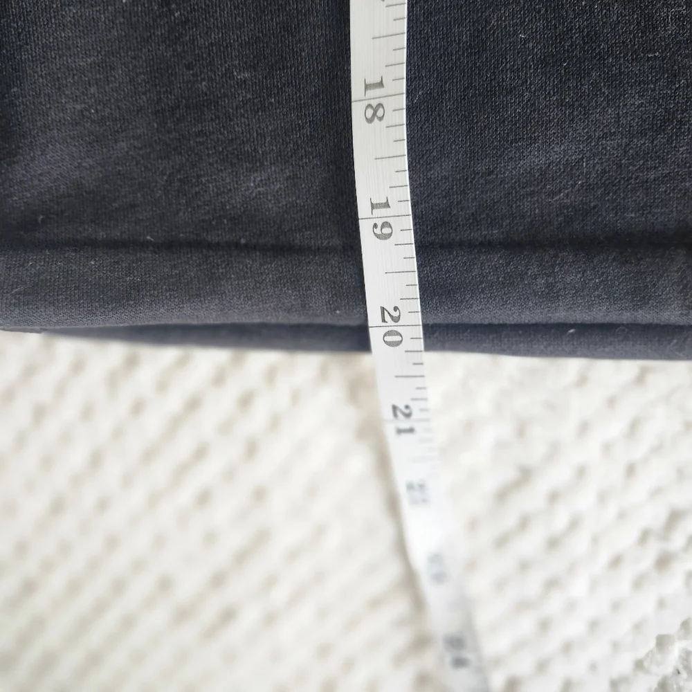 H&M Divided  Cropped Sweatshirt  Size S - Picture 6 of 8